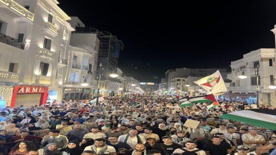 المئات من ساكنة طنجة تلبي نداء كسر الحصار وإنهاء المجاعة في غزة