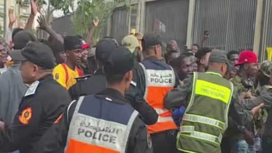 الآن : الجماهير الغينية تهاجم بوابة ملعب محمد الخامس قصد الدخول مجانًا لمتابعة مباراة منتخبها ضد الجزائر