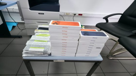إحباط محاولة تهريب كمية مهمة من الهواتف الذكية والمعدات الإلكترونية،بميناء طنجة المتوسط.