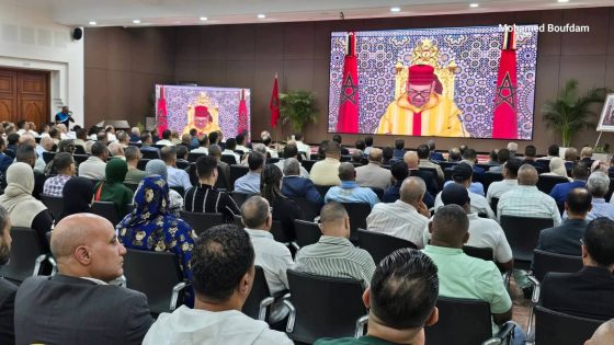 الاستماع للخطاب الملكي السامي بإقليم مديونة بمناسبة الذكرى 27 لاعتلاء جلالته عرش أسلافه الميامين