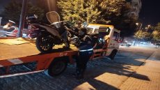 المصالح الأمنية بطنجة تواصل عمليات ايقاف وحجز وتقديم للدراجات النارية المخالفة.