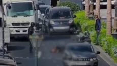 بأكادير توقيف سائق سيارة خاصة، واثنين من مرافقيه، للاشتباه في تعرضيهم لموظف شرطة للايذاء العمدي .